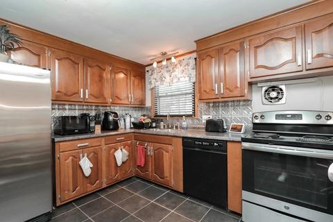 231 Louis Rd, Springfield, MA 01118 photo 11
