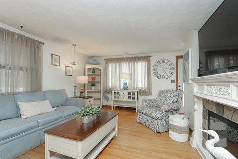 231 Louis Rd, Springfield, MA 01118 photo 5