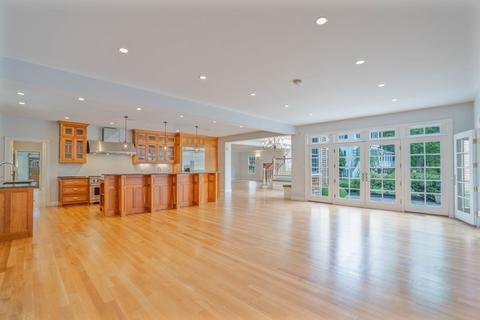 2 Hemlock St, Beverly, MA 01915 photo 4