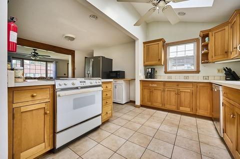 30 Pomeroy St, Easthampton, MA 01027 photo 8