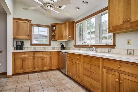 30 Pomeroy St, Easthampton, MA 01027 photo 6