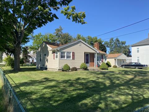 76 Edward St, Chicopee, MA 01020 photo 3