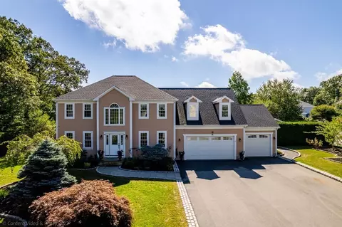 2 Spinnaker Ln, Dartmouth, MA 02748