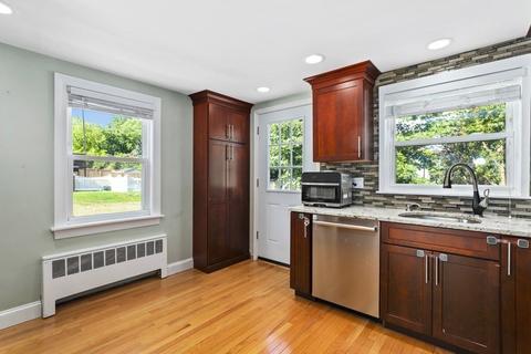 39 Pratt Ave, Dedham, MA 02026 photo 4