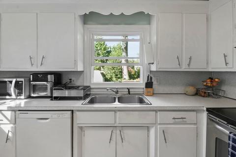 114 Clement St, Springfield, MA 01118 photo 7