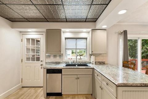 98 Liberty St, Danvers, MA 01923 photo 6