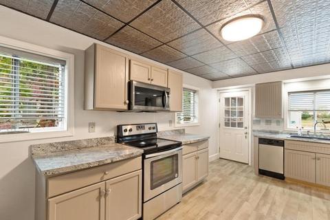 98 Liberty St, Danvers, MA 01923 photo 5