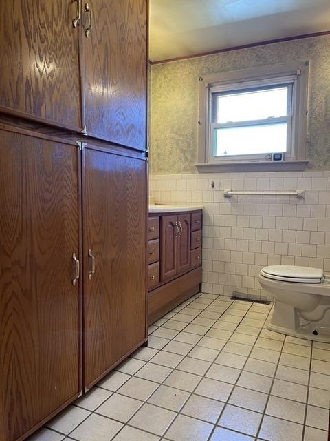 86 Guild St, Fall River, MA 02724 photo 9