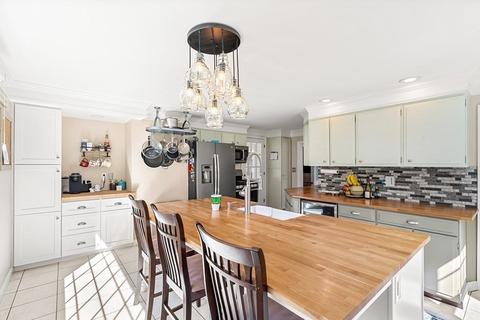 47 Pentucket Ave, Lowell, MA 01852 photo 8