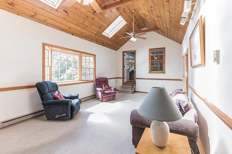 74 Hedge St, Fairhaven, MA 02719 photo 6