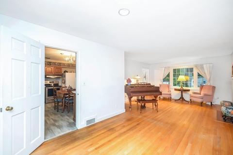 123 Fenimore Blvd, Springfield, MA 01108 photo 6