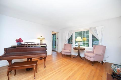 123 Fenimore Blvd, Springfield, MA 01108 photo 4