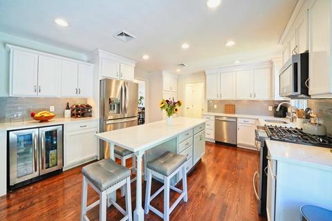 27 Darwin Ln, Walpole, MA 02081 photo 6