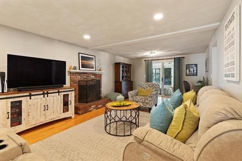 13 Auburn St, Reading, MA 01867 photo 5