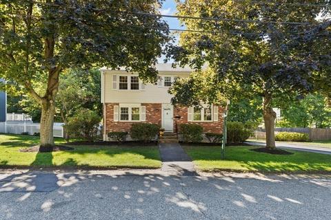 13 Auburn St, Reading, MA 01867 photo 2