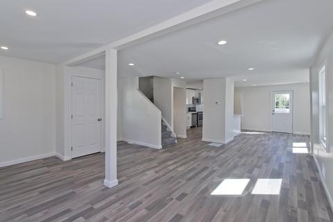 31 Silver St, West Springfield, MA 01089 photo 5