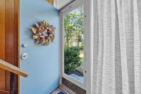 28 Tuttle Dr, Acton, MA 01720 photo 3