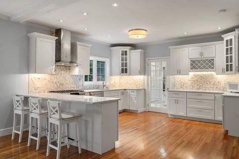 67 Smith St, Wellesley, MA 02482 photo 5