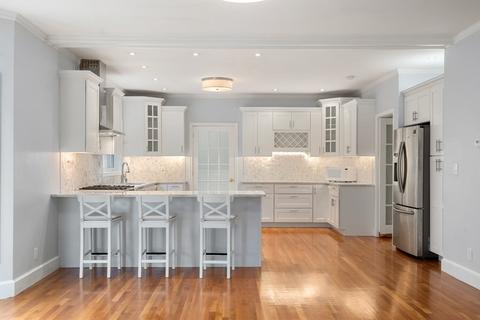 67 Smith St, Wellesley, MA 02482 photo 4