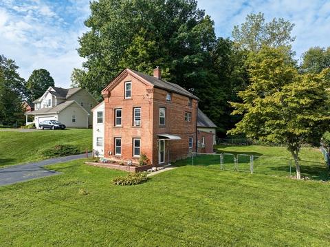 112 Center, Windsor Locks, CT 06096 photo 1