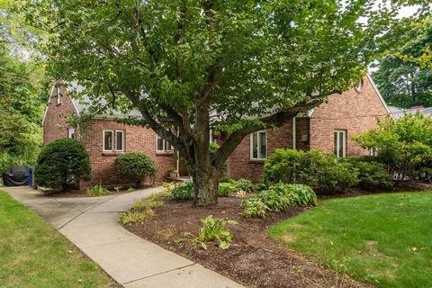 71 Jordan Rd, Brookline, MA 02445 photo 2