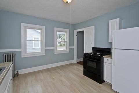 216 Middlesex St, Springfield, MA 01109 photo 9