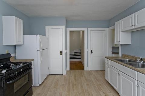 216 Middlesex St, Springfield, MA 01109 photo 8