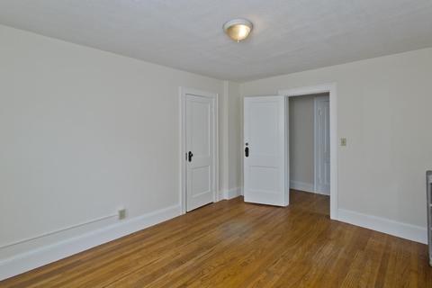 216 Middlesex St, Springfield, MA 01109 photo 13