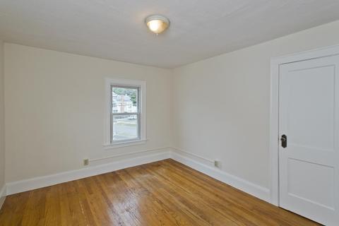 216 Middlesex St, Springfield, MA 01109 photo 12