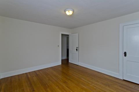 216 Middlesex St, Springfield, MA 01109 photo 16