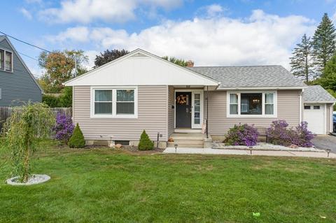18 Pickering St, Chicopee, MA 01013 photo 1