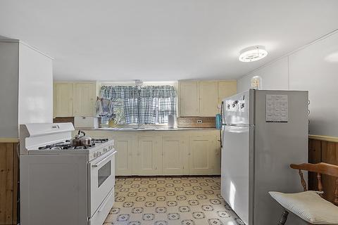 19 Parsonage St, Georgetown, MA 01833 photo 13