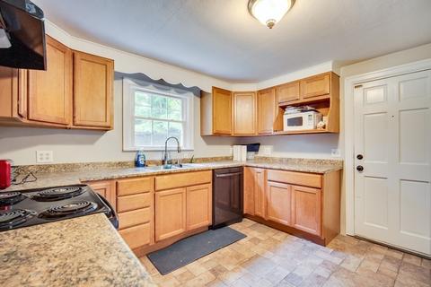1293 Bradley Rd, Springfield, MA 01109 photo 5