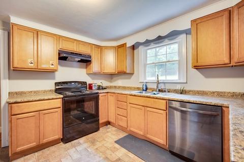 1293 Bradley Rd, Springfield, MA 01109 photo 3