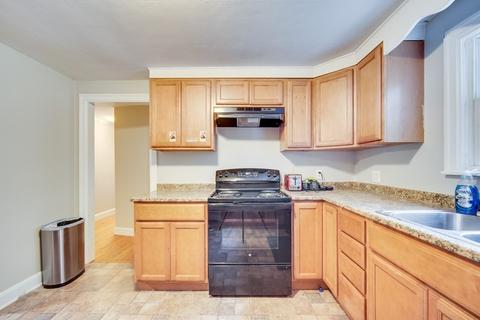 1293 Bradley Rd, Springfield, MA 01109 photo 4