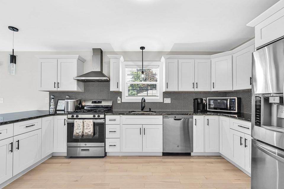  46 Mount Vernon Rd, Chicopee, MA 01013 photo 9