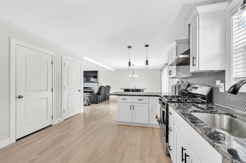  46 Mount Vernon Rd, Chicopee, MA 01013 photo 12