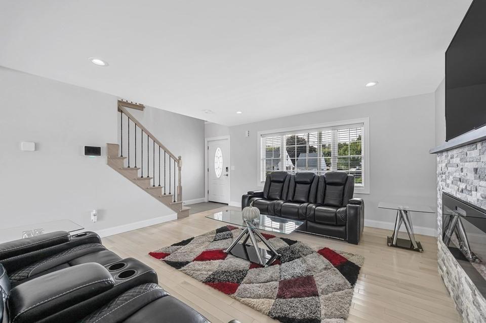  46 Mount Vernon Rd, Chicopee, MA 01013 photo 3