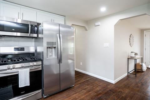 301 Holcomb Rd, Springfield, MA 01118 photo 4