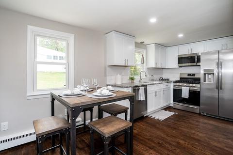 301 Holcomb Rd, Springfield, MA 01118 photo 2