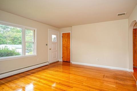 50 Mendon St, Upton, MA 01568 photo 5