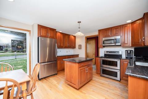 25 Sterling Dr, Easthampton, MA 01027 photo 4