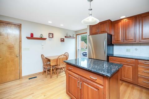 25 Sterling Dr, Easthampton, MA 01027 photo 3