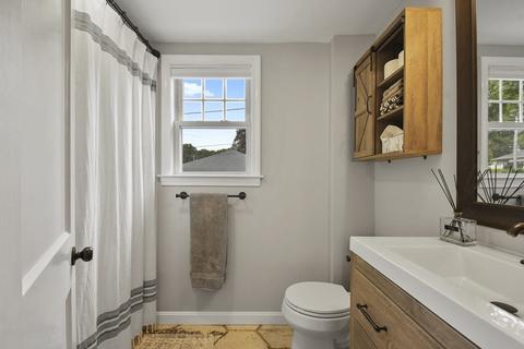 1 Suntaug Rd, Worcester, MA 01604 photo 18