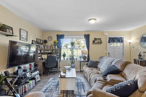 40 Maple St, Athol, MA 01331 photo 4