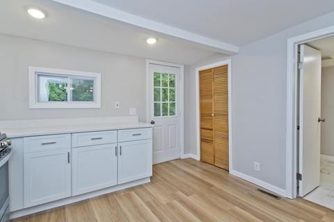 276 Parkerview St, Springfield, MA 01129 photo 7