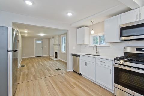 276 Parkerview St, Springfield, MA 01129 photo 5