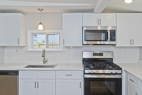276 Parkerview St, Springfield, MA 01129 photo 6