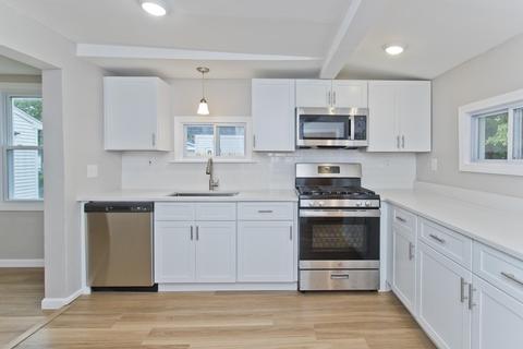 276 Parkerview St, Springfield, MA 01129 photo 4