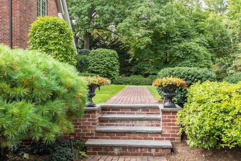 14 Monadnock Rd, Wellesley, MA 02481 photo 2